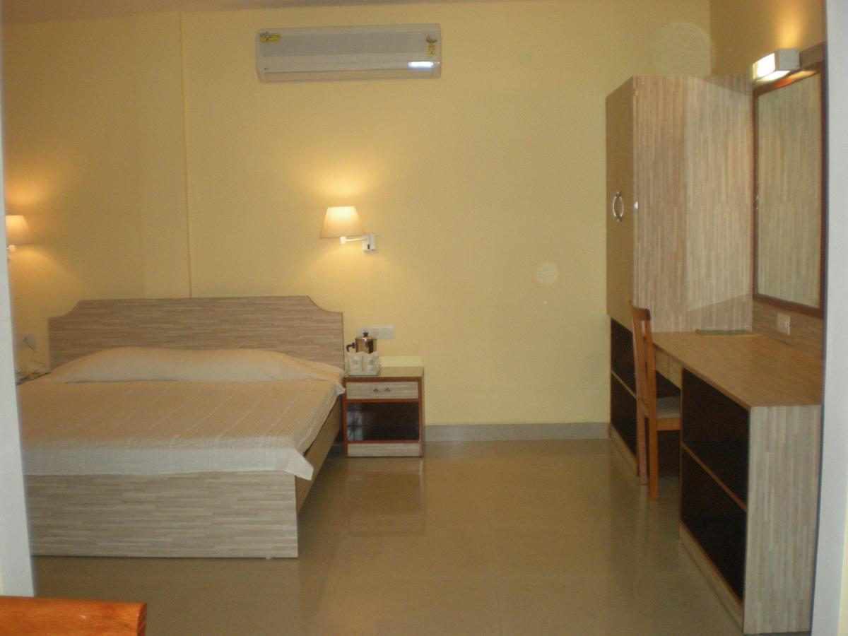 Hotel Rajawas Dibrugarh Buitenkant foto