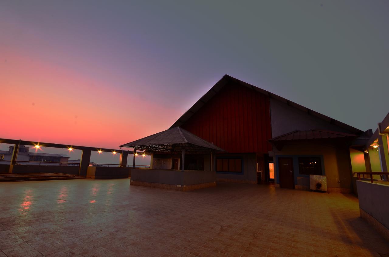 Hotel Rajawas Dibrugarh Buitenkant foto