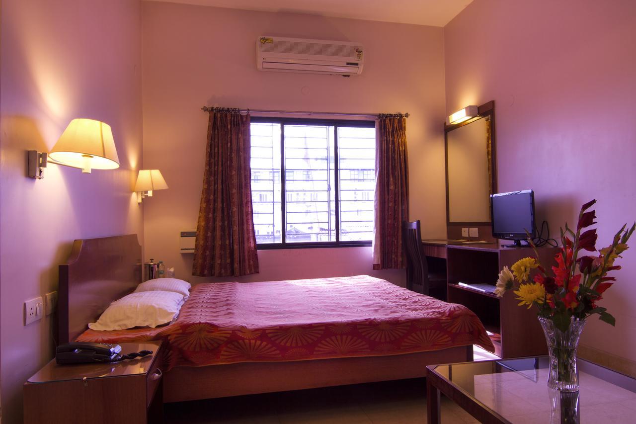 Hotel Rajawas Dibrugarh Buitenkant foto