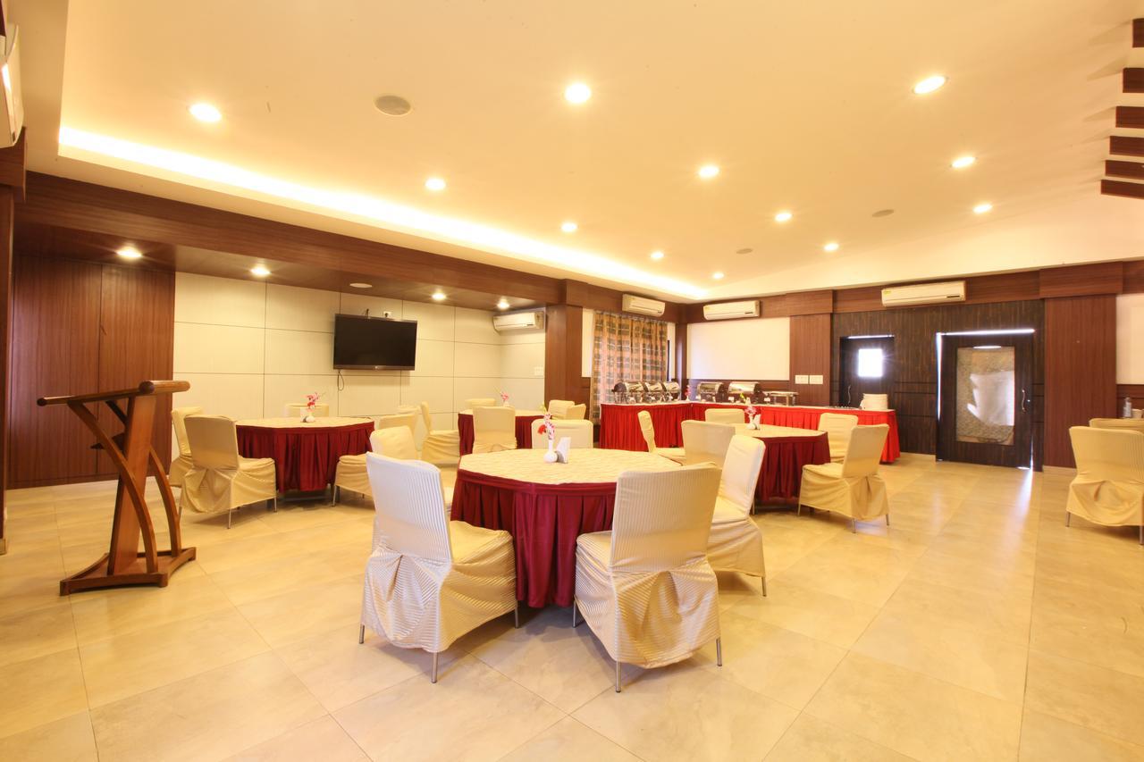 Hotel Rajawas Dibrugarh Buitenkant foto