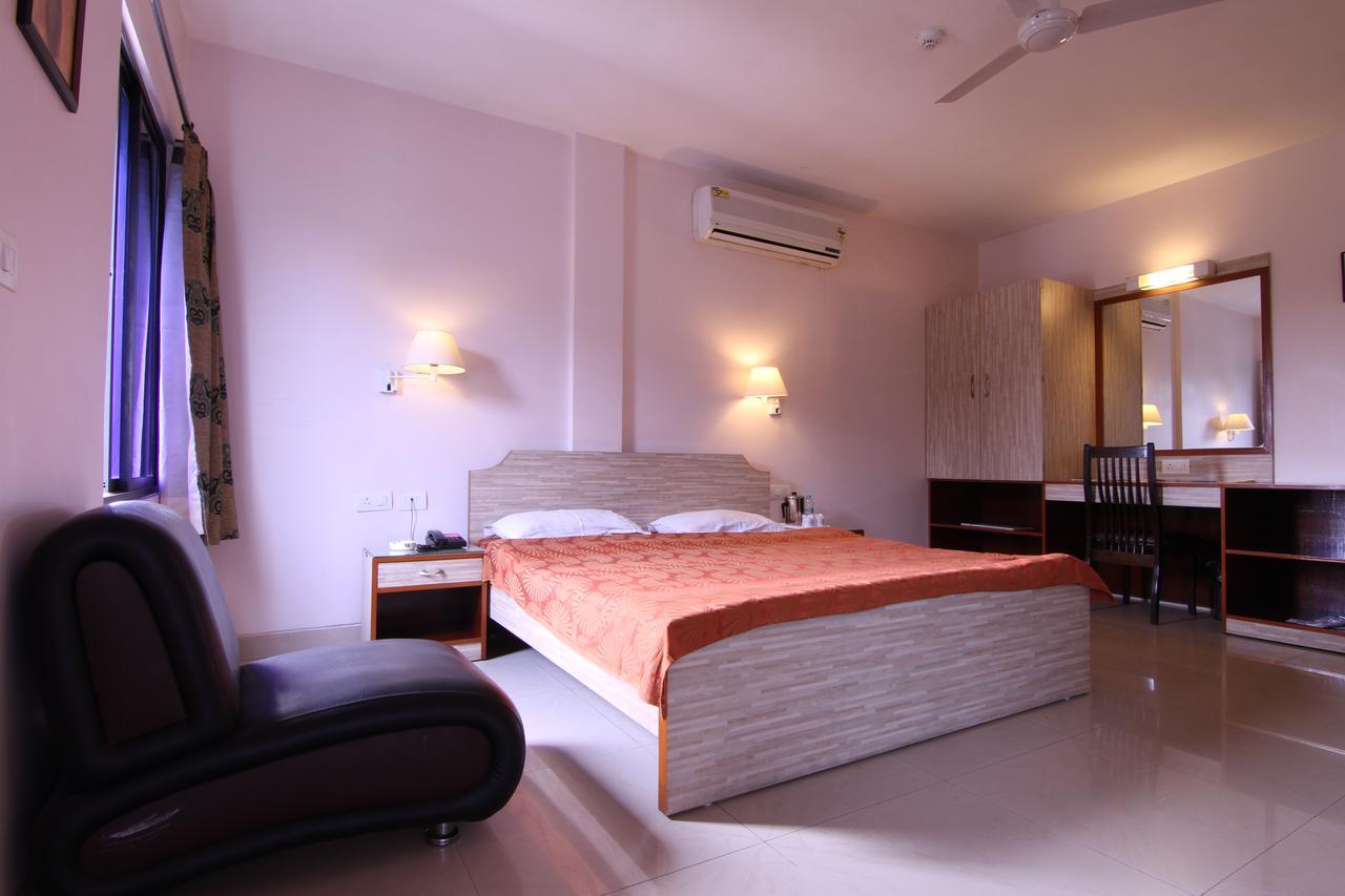 Hotel Rajawas Dibrugarh Buitenkant foto
